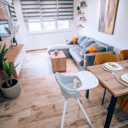 Apartman Lux-Besplatno Koriscenje Zasebne Garaze سريمسكا ميتروفيكا المظهر الخارجي الصورة