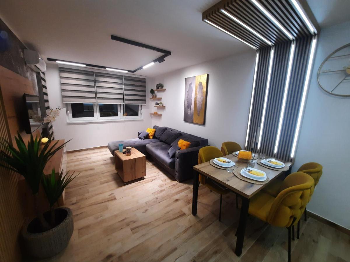 Apartman Lux-Besplatno Koriscenje Zasebne Garaze سريمسكا ميتروفيكا المظهر الخارجي الصورة