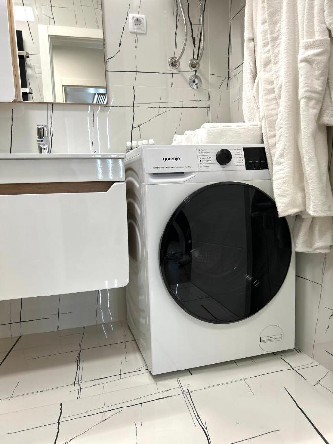 Apartman Lux-Besplatno Koriscenje Zasebne Garaze سريمسكا ميتروفيكا المظهر الخارجي الصورة