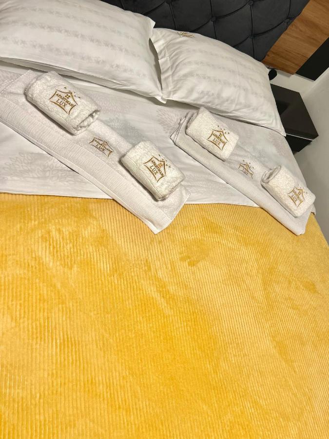 Apartman Lux-Besplatno Koriscenje Zasebne Garaze سريمسكا ميتروفيكا المظهر الخارجي الصورة