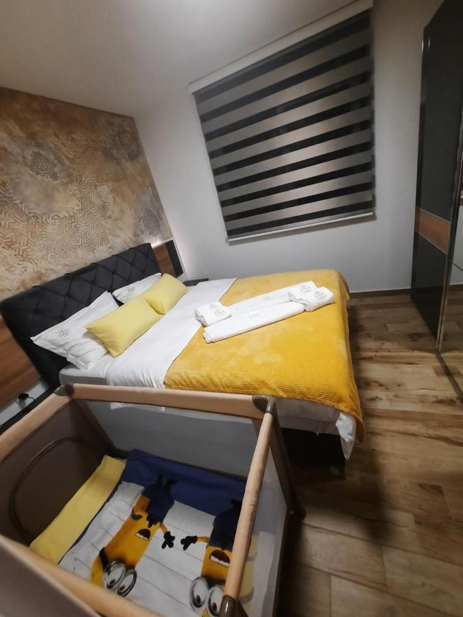 Apartman Lux-Besplatno Koriscenje Zasebne Garaze سريمسكا ميتروفيكا المظهر الخارجي الصورة