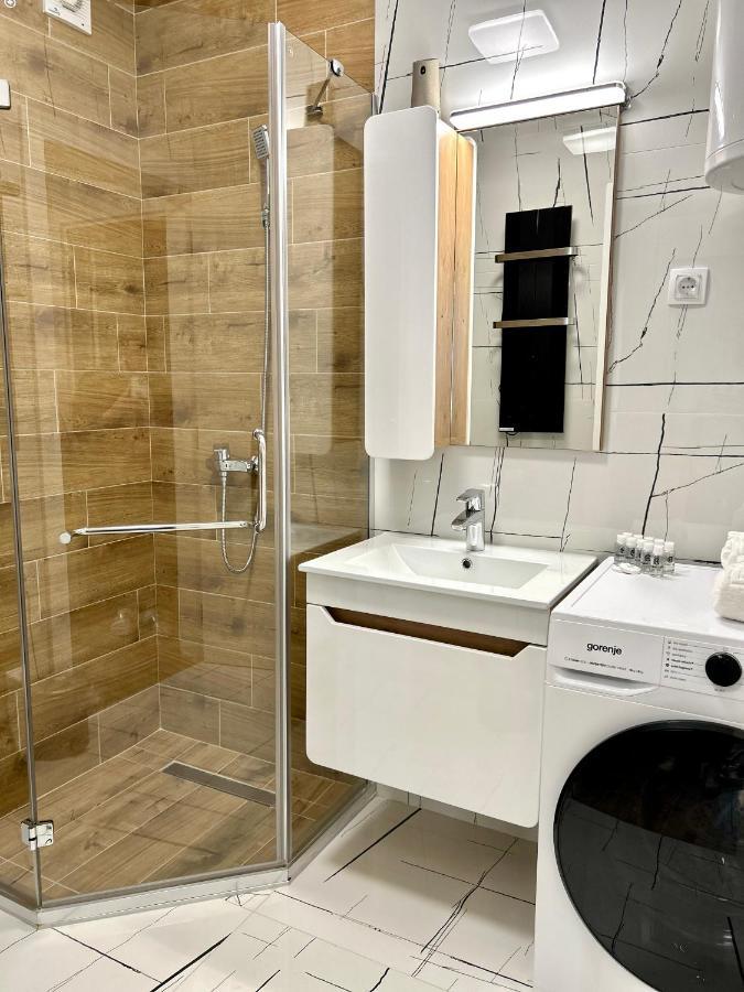 Apartman Lux-Besplatno Koriscenje Zasebne Garaze سريمسكا ميتروفيكا المظهر الخارجي الصورة