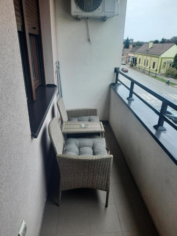 Apartman Lux-Besplatno Koriscenje Zasebne Garaze سريمسكا ميتروفيكا المظهر الخارجي الصورة