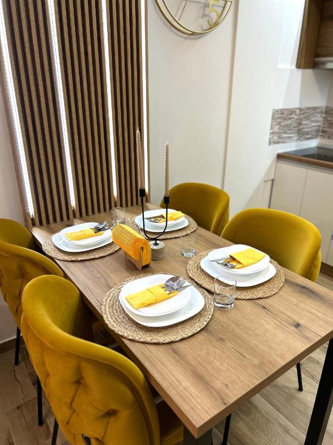 Apartman Lux-Besplatno Koriscenje Zasebne Garaze سريمسكا ميتروفيكا المظهر الخارجي الصورة