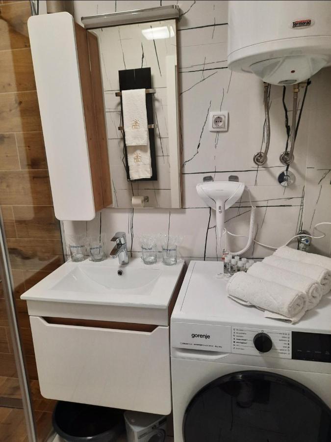 Apartman Lux-Besplatno Koriscenje Zasebne Garaze سريمسكا ميتروفيكا المظهر الخارجي الصورة