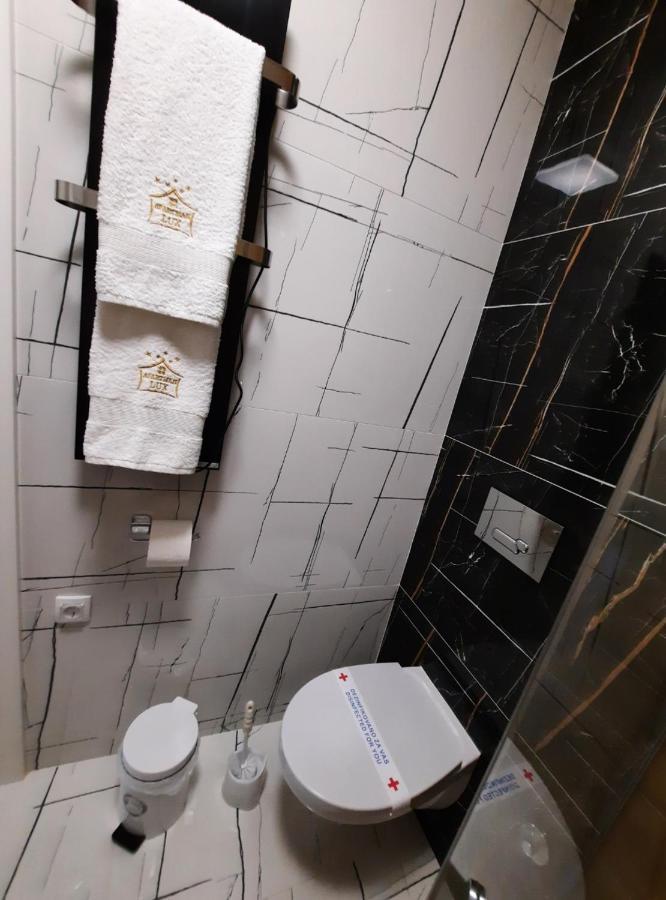 Apartman Lux-Besplatno Koriscenje Zasebne Garaze سريمسكا ميتروفيكا المظهر الخارجي الصورة
