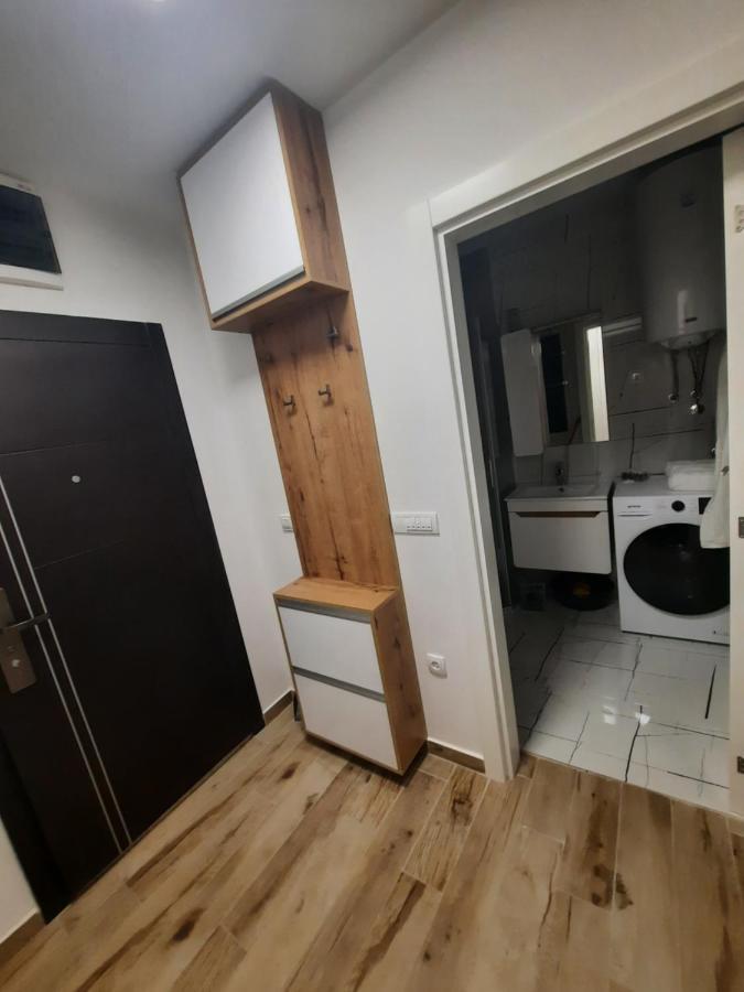 Apartman Lux-Besplatno Koriscenje Zasebne Garaze سريمسكا ميتروفيكا المظهر الخارجي الصورة
