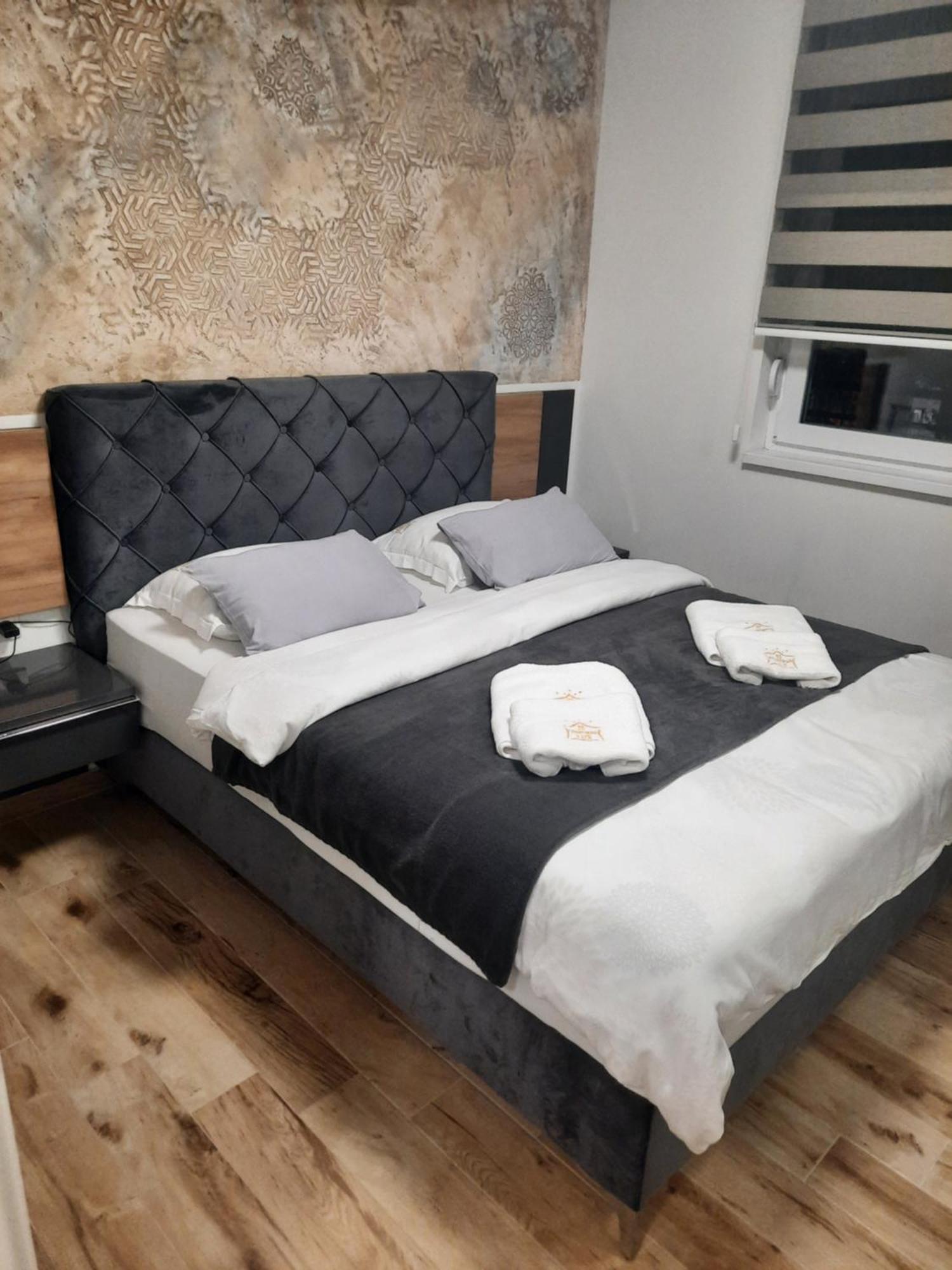 Apartman Lux-Besplatno Koriscenje Zasebne Garaze سريمسكا ميتروفيكا المظهر الخارجي الصورة